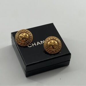 Vintage CHANEL 24К Gold-Plated Clip-On Earrings